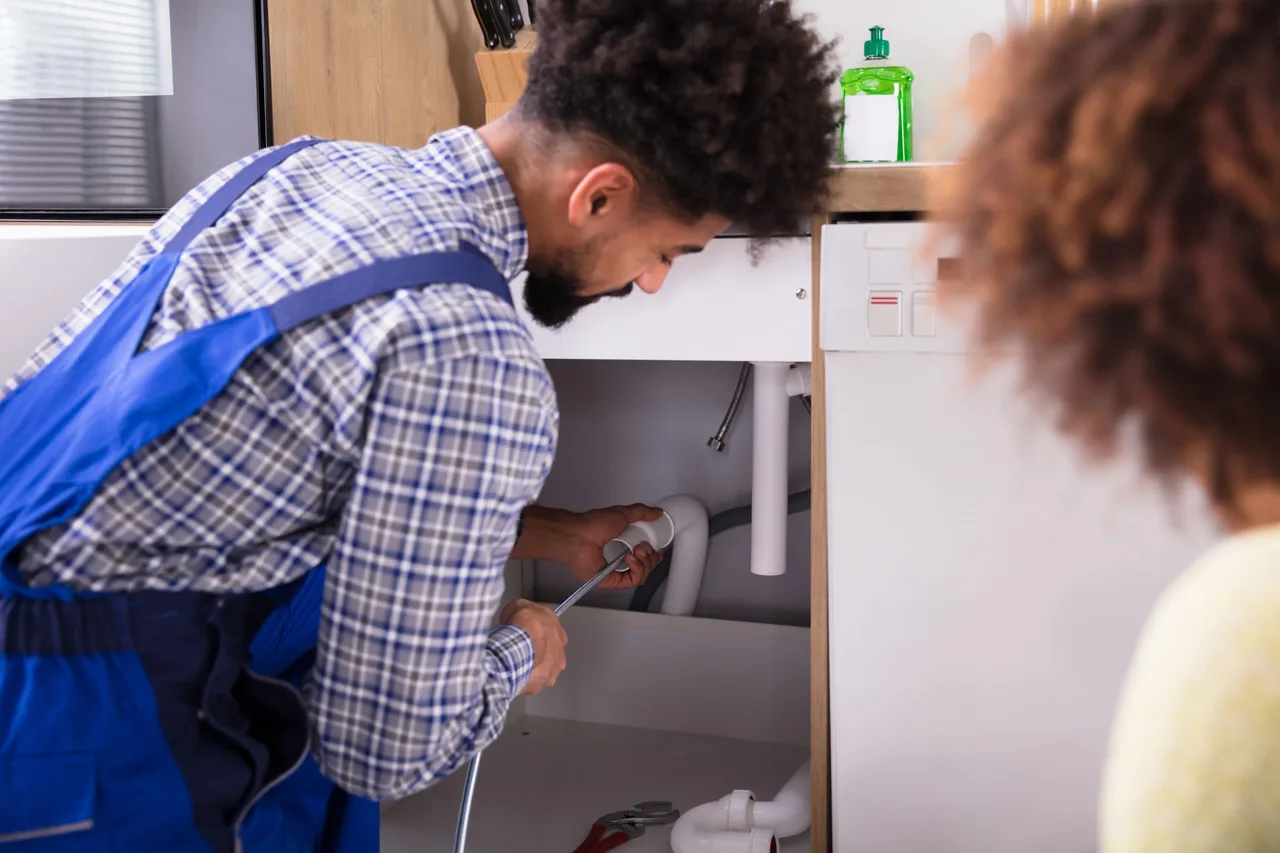 Installation sanitaire soignée dans une salle de bains rénovée en Seine-et-Marne